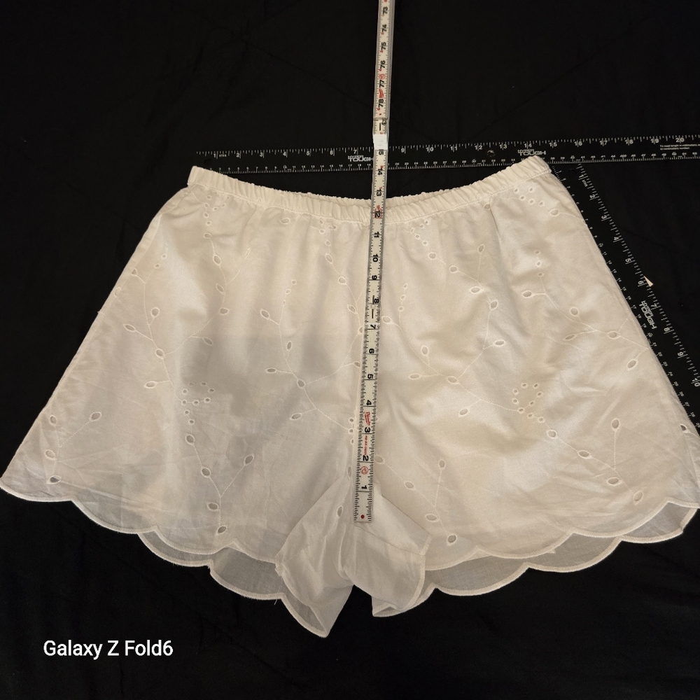 A‎ New Day White Eyelet Embroidered Cotton Shorts Scallop Hem Women’s M NWT - Picture 5 of 6